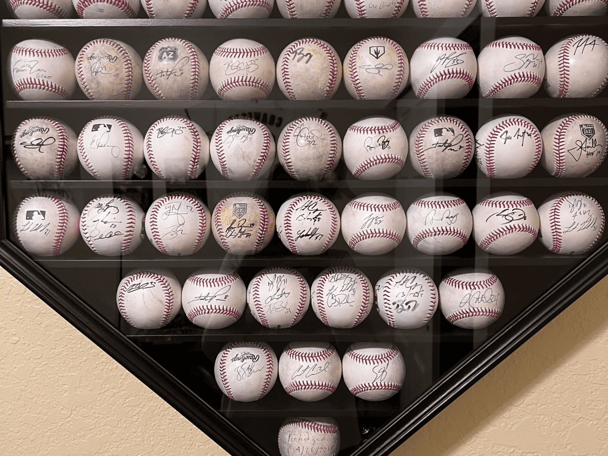 Choosing The Best Pens for Baseball Autographs