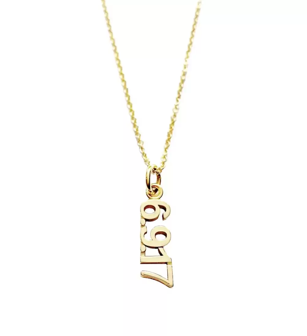 Madi-Nelson-vertical-date-necklace