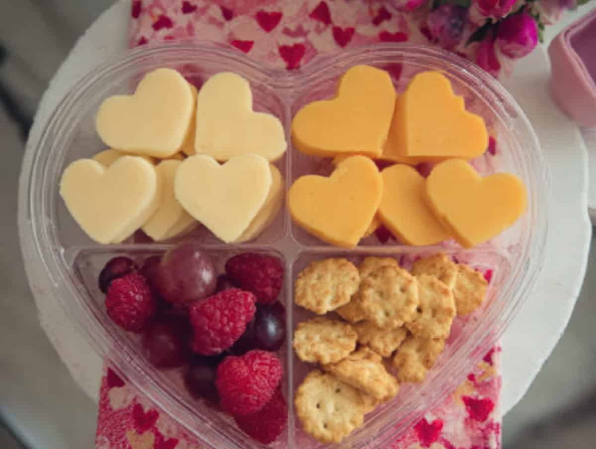 Cheese and Cracker Heart Snack Packs